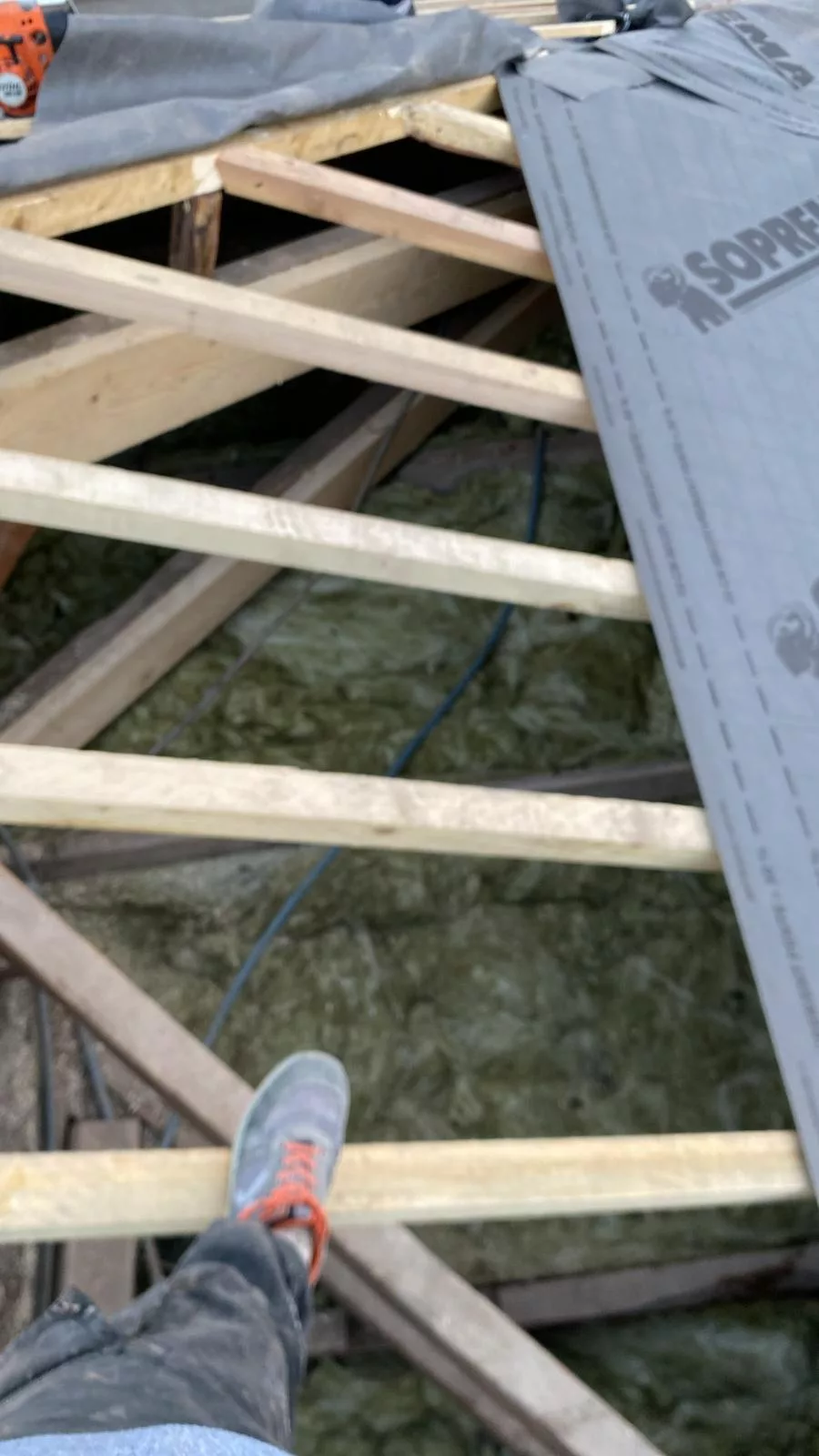 Isolation de toiture, travaux éligibles aux aides à la rénovation énergétique