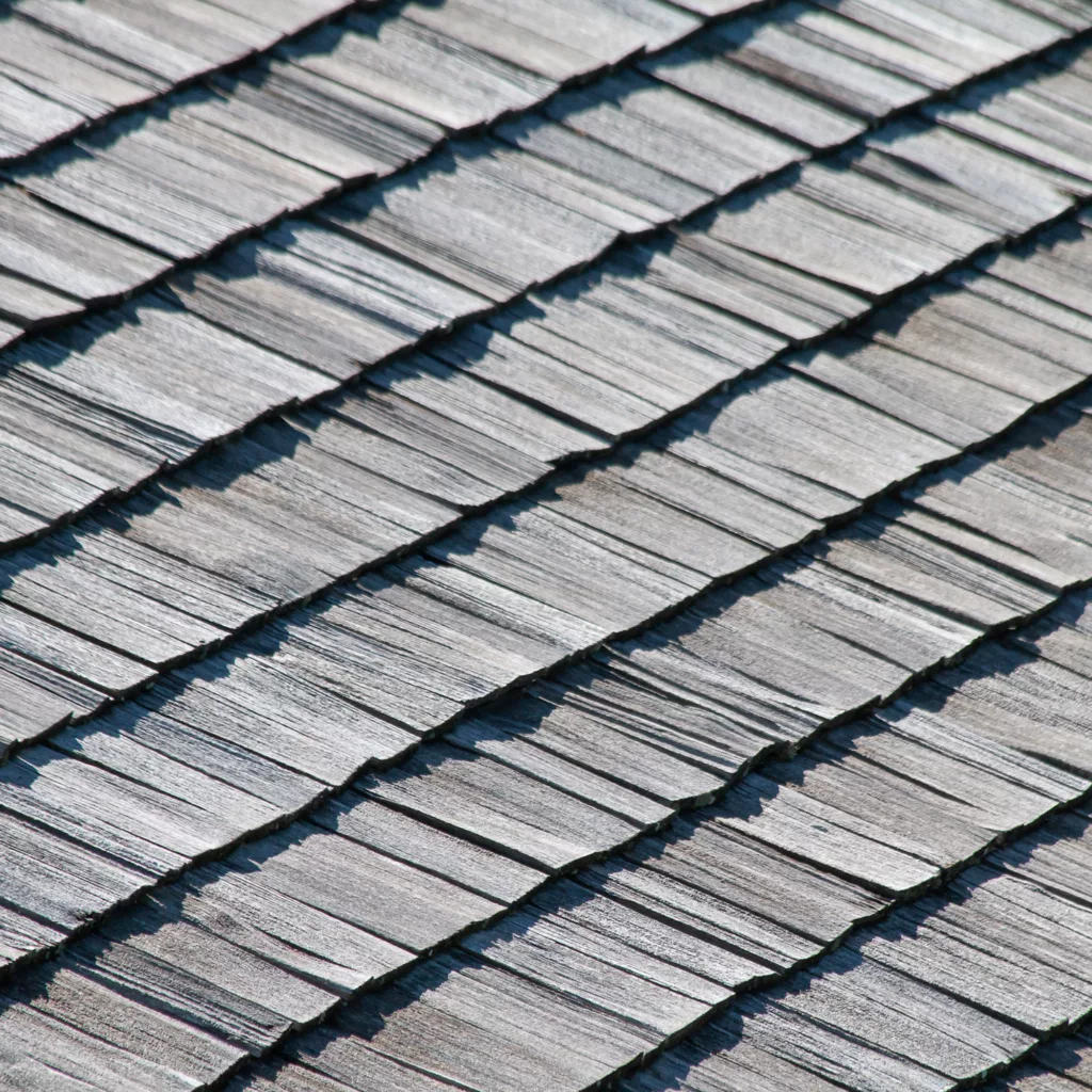 Toiture en tavillons de mélèze sur un chalet des hauts de Montreux